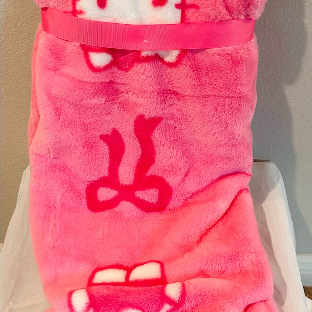 Hello Kitty Pink Bow Blanket